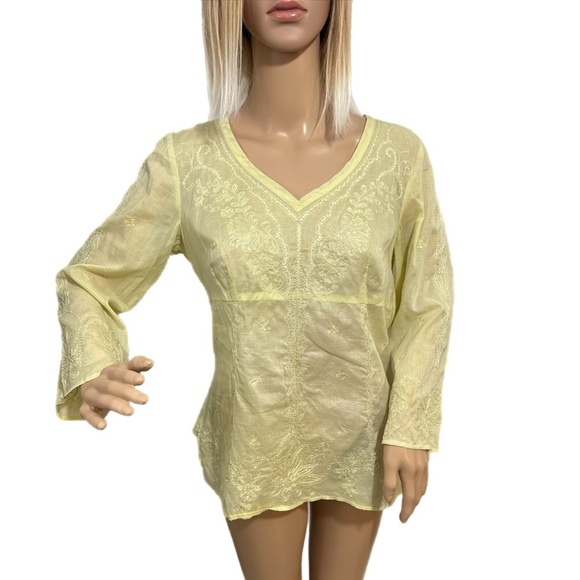 Ann Taylor Blouse Women’s Sz 6 Light Yellow Embroidered Top Semi Sheer V Neck - Picture 2 of 13